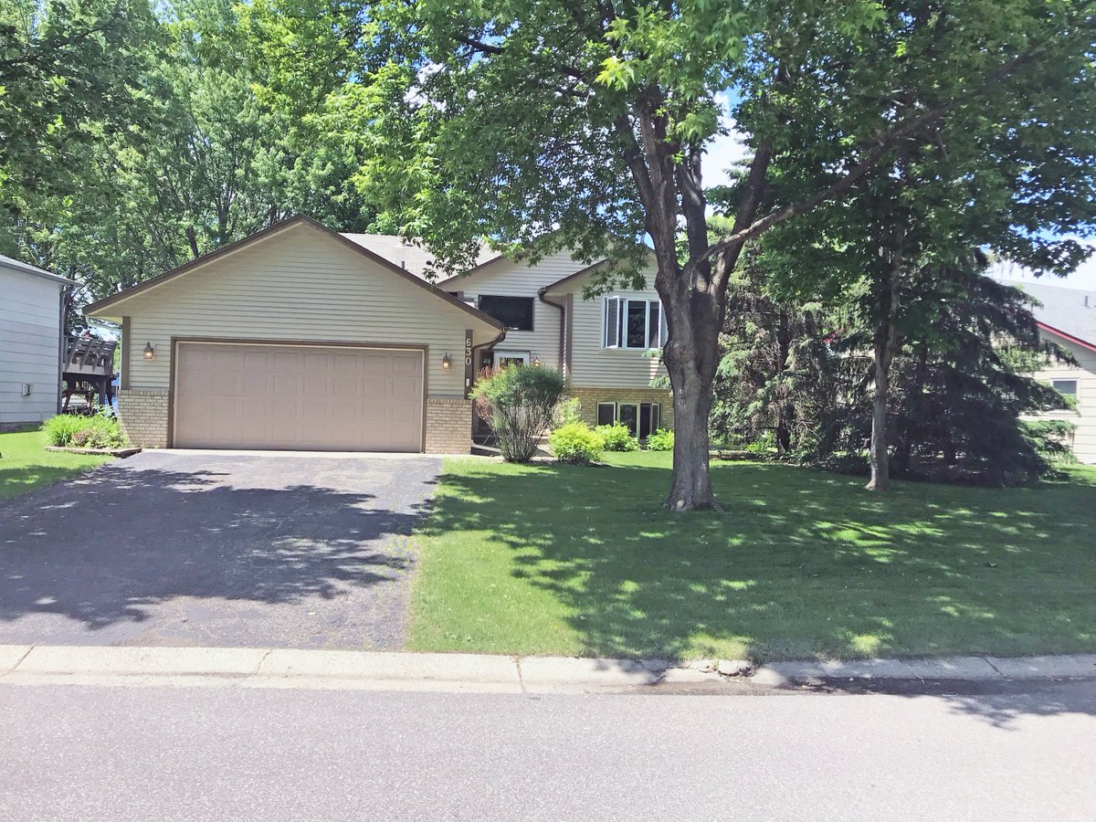HancockGroupMN's tweet photo. Fantastic opportunity in Chaska hitting the market soon!
This home has a backyard that feels completely private, with mature trees and planted bushes. Inside is amazing quality from the cabinets to the updated bathroom with in-floor heat!
#premarket #comingsoon #chaska #mnrealtor https://t.co/H7C9Y4W0xW