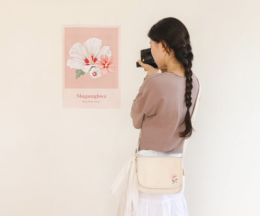 MARYMOND_EN's tweet photo. The way for remembering that unbroken courage for justice and peace.
Spread far and wide.
Everywhere I go, the beauty and confidence of Mugunghwa will bloom.

#19910814 #marymond #mugunghwa https://t.co/b5bEb6EtHS