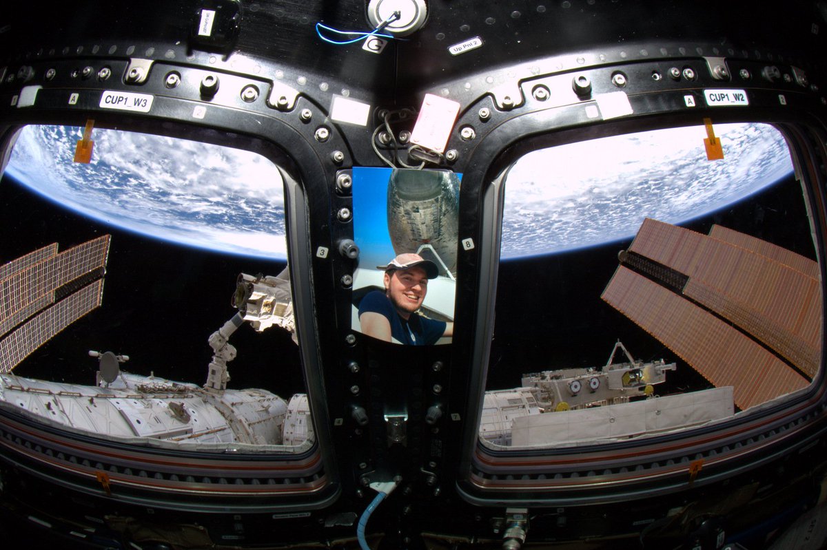 TheAstroN8's tweet photo. Reminiscing about my six-month stay aboard the #ISS from 07 November 2013 to 14 May 2014. Well, my picture's stay, anyway. Close enough, right? #ISSFE7 #AvGeek https://t.co/mneKoNdn1W