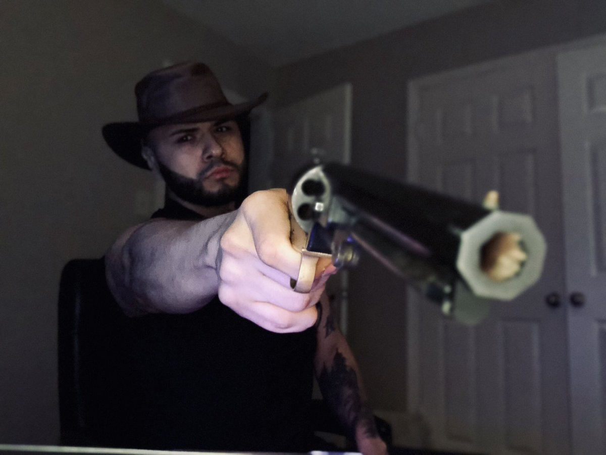 SixShotWolf's tweet image. Took this picture in honor of arthur morgan . R.I.P 
#nerdmoment