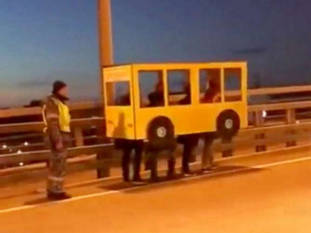 GMcK2012's tweet photo. Boris Johnson unveils his solution for border checkpoints in Ireland...
#BoJoNoShow #newsnight #SpotlightNI #borderbus https://t.co/bGkWGjT46H