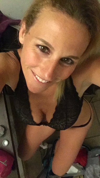 Vi aspetto alle 24 in diretta su https://t.co/kM6mQkQ3CY ....perch&egrave; &egrave; sempre meglio godere in compagnia