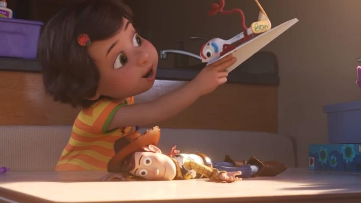 Bonnie cambio a woody por un tenedor, así pasa las personas te cambian aun sabiendo que tú eres mucho mejor.