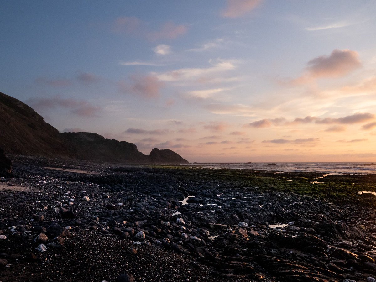 trickyshutter's tweet image. Beautiful and torturing moment at the same time, yet I would like to relive it again. Light changed very fast, each moment was different, dreamy looks, angles, choosing one meant missing another one. 
#landscapephotography #naturephotography #photography #pictureoftheday #sunset