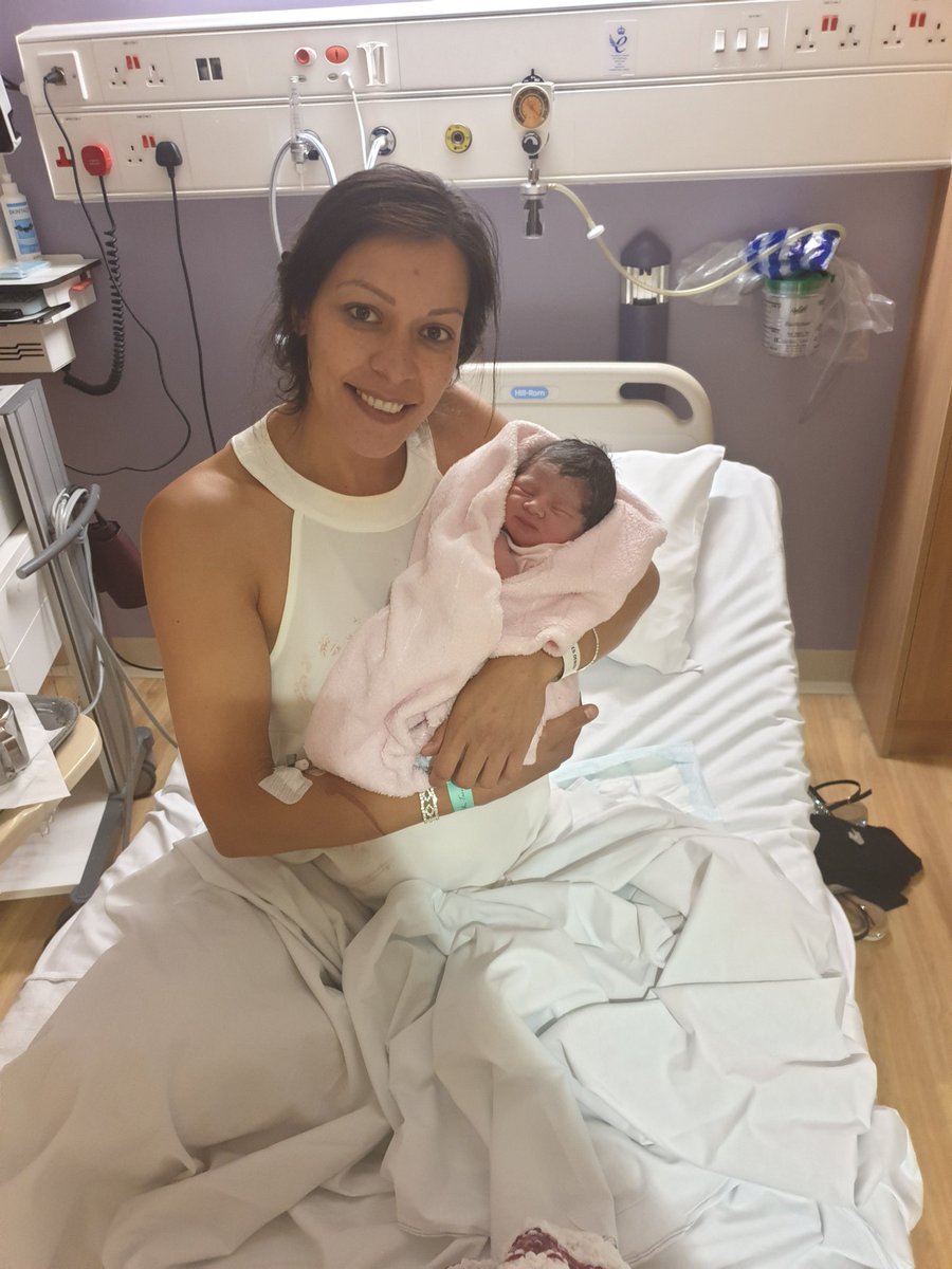 dryhurst_chloe's tweet photo. @danithedoc @DrJohnMat8 @NWAmb_PaulT @NwambG @NWAmbulance @LFC @Pink THANK YOU FOR EVERYTHING, MUM AND BABY ARE DOING AMAZING ❤❤❤❤ https://t.co/CfoxIzgxbJ