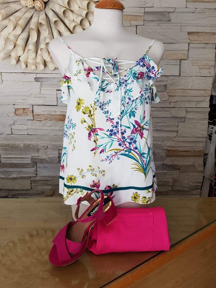 FashionParla's tweet photo. Camisa #NafNaf
Sandalia #Gioseppo
Pantalón #Bariloche https://t.co/wLhFO1HRr3