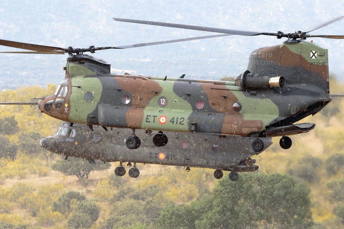 FOTOgrAAMA's tweet photo. Juan Carlos Heredero @jchl2016 nos envía unas preciosas fotos del #CH47 #HT17 #Chinook de las #FAMET en acción en #guadalixdelasierra #FOTOgrAAMA #amigosmuseoaire @AmigosMuseoAire @EjercitoTierra #avgeeks #helicopter #helicoptero https://t.co/2jM5BnKnPg