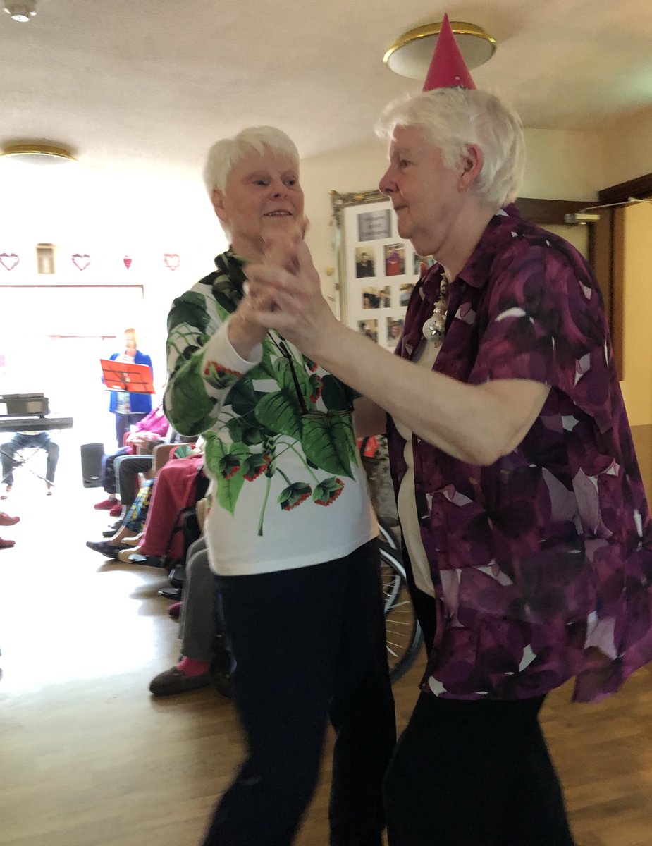 Fox trot Tuesday @ Sandringham - we don’t need an excuse to throw a party! Life’s for living! <a href="/samjbright/">Sam J Bright</a> @FourSeasonsHCUK <a href="/Carolcousins3/">Carol Cousins</a> <a href="/tpalmer321/">Tracey Palmer</a>