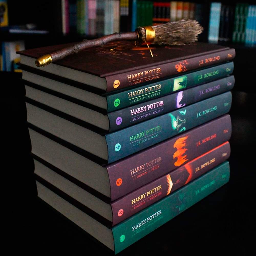 Hogwarts_Existe's tweet image. Bonito é essa edição dos livros de Harry Potter com a capa dura, você é no máximo arrumadinho!