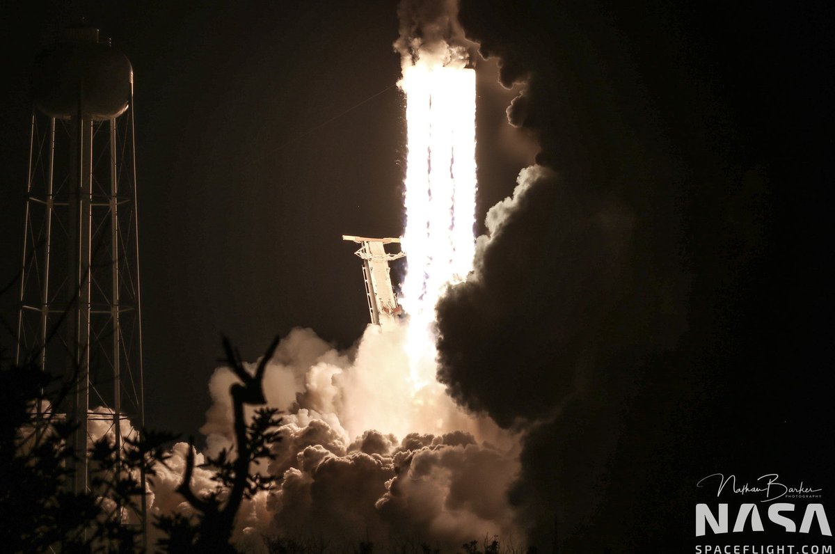NASA_Nerd's tweet image. Thundering off the pad in pillars of flames and billowing smoke. @SpaceX #FalconHeavy launches with #STP2.  More photos to come...