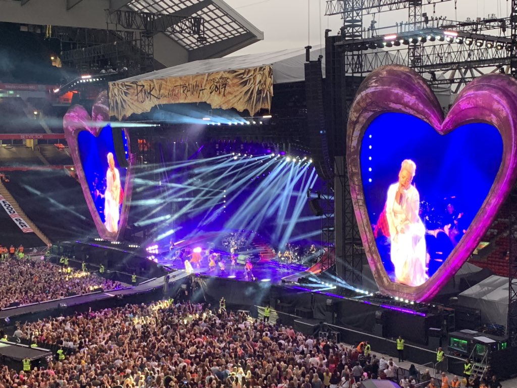 titwtomos1's tweet photo. Fuck me @pink what a performance 👊🏻 absolutely fantastic #bestever #PinkLiverpool #Pink #BeautifulTraumaWorldTour https://t.co/fv7cfQ4qUF
