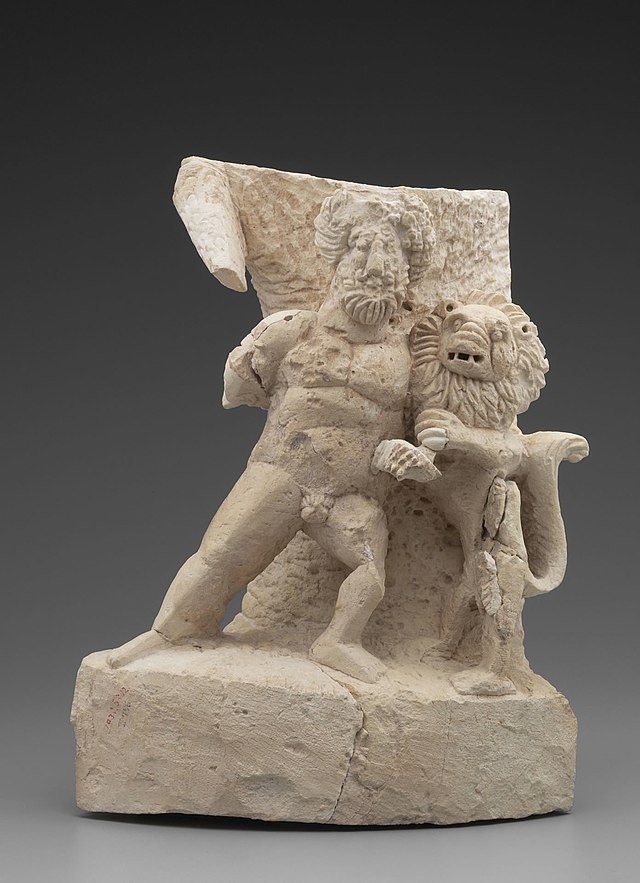 #Herakles and the #Nemean Lion. Excavated by the #Yale-French Excavations at #DuraEuropos 1928–37; Yale University Art Gallery. A fine example of #UpperEuphrates #syncretism combining classical myths within the frames of local artistic culture artgallery.yale.edu/collections/ob…