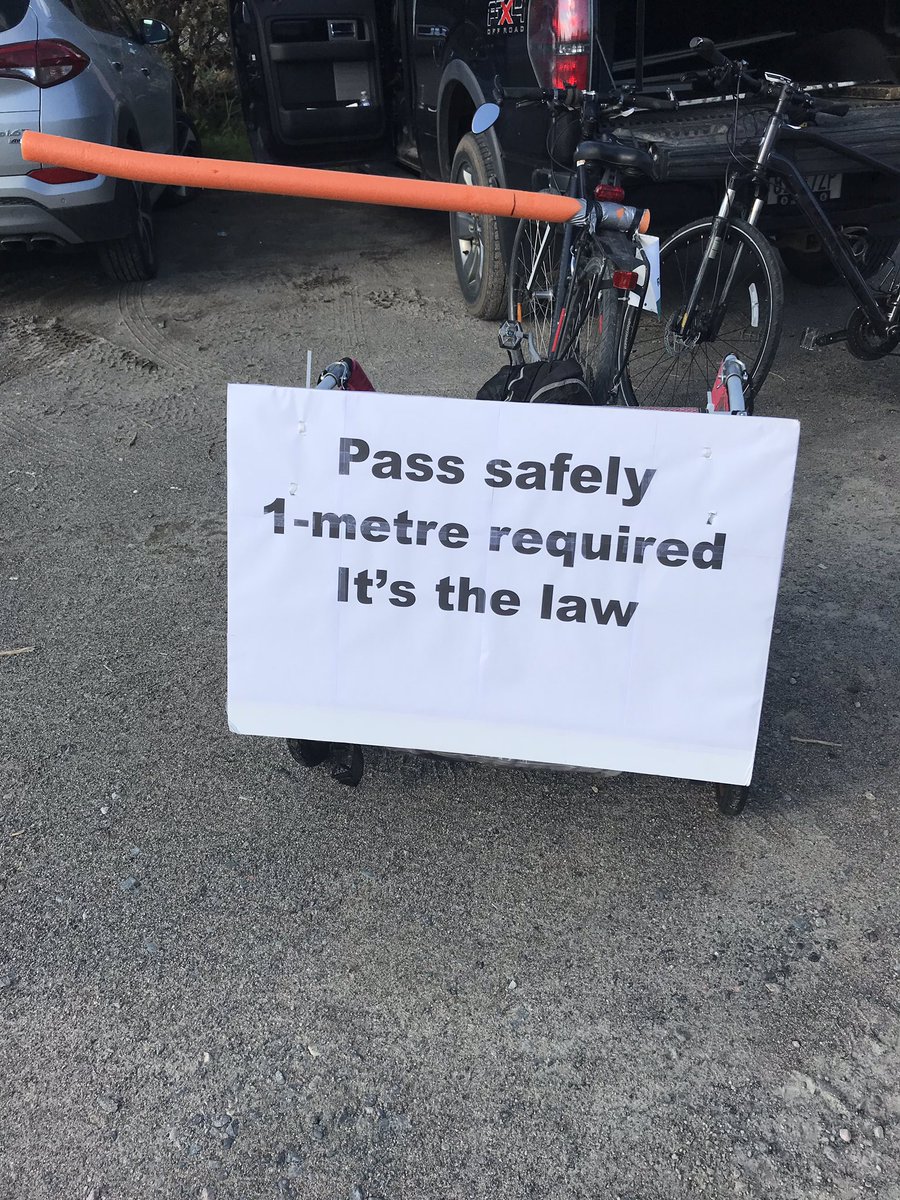 Tonight we are educating the public about cycling safety with Bike Sudbury. Remember to leave 1 meter between your vehicle and the cyclist. Starting safe. #communitypolicing #Sudbury