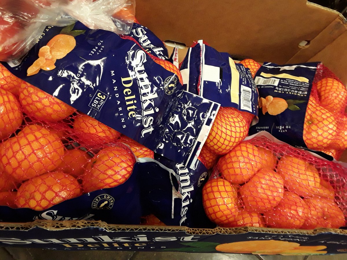 PEvansmoephl's tweet photo. No family will go hungry in Mill Creek thanks to Locke Community School, PEC and Eat Right Philly. Meet us at Martha Washington School 44th and Aspen.Tuesday @2pm! #CommunitySchoolsPHL
@WestPhillyPN @PHL_MOE @PECCaresPhilly https://t.co/h8wUnPRemt