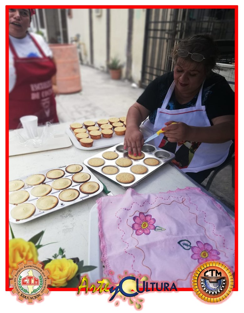 ctmapodaca's tweet photo. #ArteYCultura
Buenas tardes, continuamos con  la escuelita de #ArteCulinario con los vecinos de La Enramada,teniendo como menú “Pan De Elote".
Con estas actividades se busca el fomentar el Autoempleo por parte de nuestro Secretario general Ismael Flores en las familias.
#SoyCtmNL https://t.co/HoEYZQdBVo