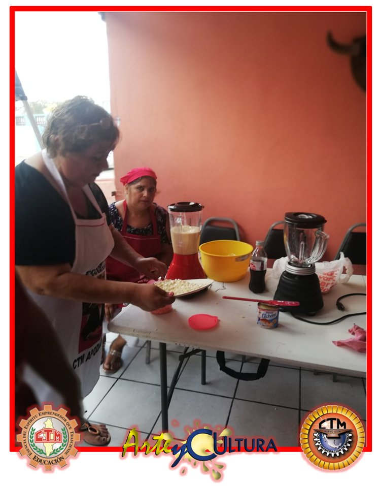 ctmapodaca's tweet photo. #ArteYCultura
Buenas tardes, continuamos con  la escuelita de #ArteCulinario con los vecinos de La Enramada,teniendo como menú “Pan De Elote".
Con estas actividades se busca el fomentar el Autoempleo por parte de nuestro Secretario general Ismael Flores en las familias.
#SoyCtmNL https://t.co/HoEYZQdBVo