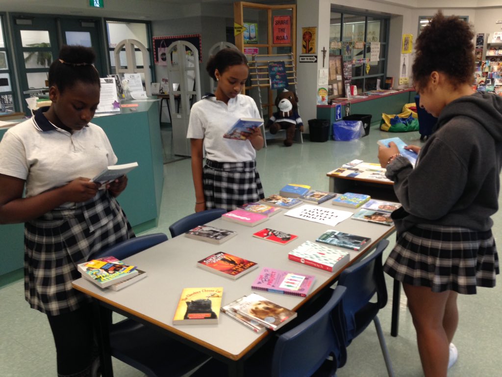 Immaculata_LC's tweet photo. What will you be reading this summer, students @ImmaculataOCSB? These grades 7 and 8 students had fun choosing a free book and an @EricRWalters signed bookmark. #WhyMAC #ReadtoSucceed #SummerReading https://t.co/xZ6TnYB3yt