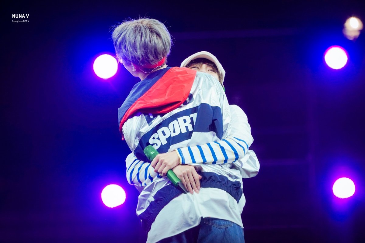 _nuna_V's tweet photo. [HQ] 190616 둘다 너무 귀여워 ㅋㅋㅋ
#이삐사진전 #태형 #방탄소년단뷔 #BTSV #taehyung
@BTS_twt https://t.co/rC5zYlV94S