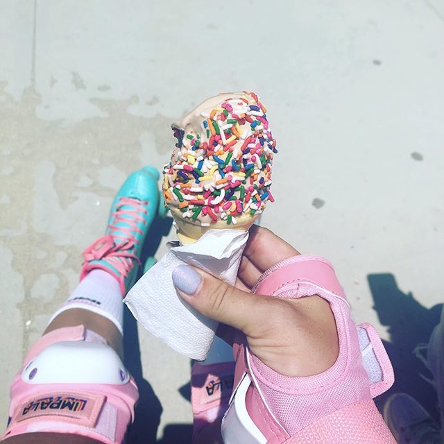 DoYouKnowJoy's tweet photo. 👙Summer Vibes👙
🖤
🖤
🖤
#beachlife #losangeles #eyelashextensions #lashesextension #healthylashes #nailsofinstagram #longbeach #volumelashes #hybridlashes #lashboxla #lashextensions #hermosabeach #hermosa #blinkbar #sprinkles #moxiskatedaily https://t.co/9QytCFg14E https://t.co/pnYZYNrRD8