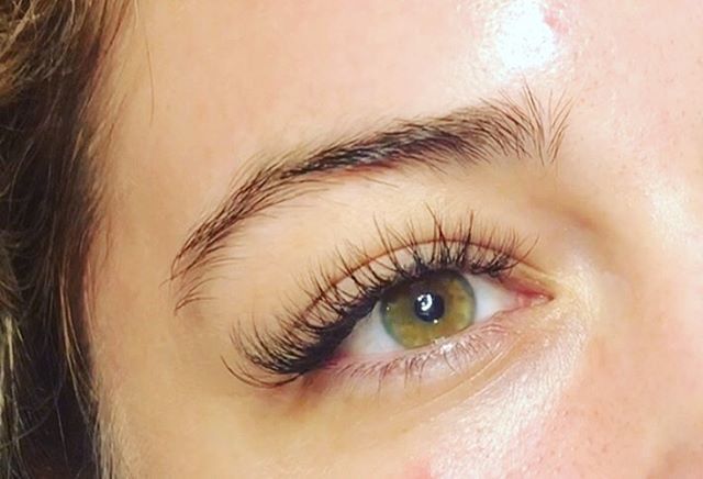 DoYouKnowJoy's tweet photo. A lil’ hybrid cat eye flick🤩
🖤
🖤
🖤
Thank you to all my new clients for your trust! I love creating looks for all your birthdays, vacations, and just normal daily wear☺️
#beachlife #losangeles #eyelashextensions #lashesextension #healthylashes #longbe… https://t.co/uJ6Byvoq6e https://t.co/JRldwjHtFp
