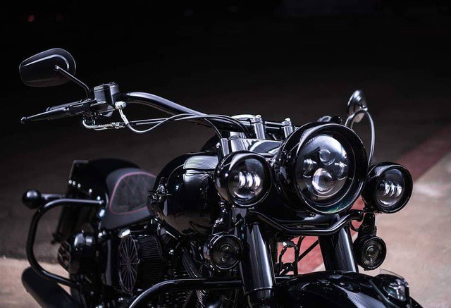 ConceptCW's tweet photo. This one... makes a man tear up a bit just looking at her! For all you that are curious, she's a 2011 #MurderedOut #HarleyDavidson #Softail!! 🖤🖤  #blackonblack #heritage #CCW #beachbars #cholo # #custom #custompaint #harley #motorcycle #motorcycles https://t.co/NV1qQJVDbu