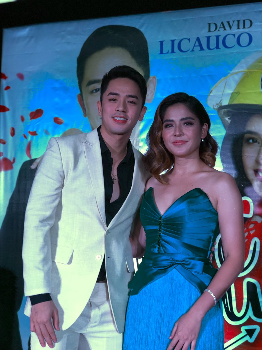 isabelbulatao's tweet photo. Benta sa akin ang witty lines sa movie at ang kilig scenes. Inaantok ako kagabi pero hindi ako nakatulog sa kakatawa sa mga scenes haha. Kaya nood na kayo mga Kapuso kung gusto niyo kiligin sa dalawang ito at makilala ang ating Pinoy oppa! ♥️ #BILYPremiereNight #BILYNowShowing https://t.co/Z8TNCw5okO
