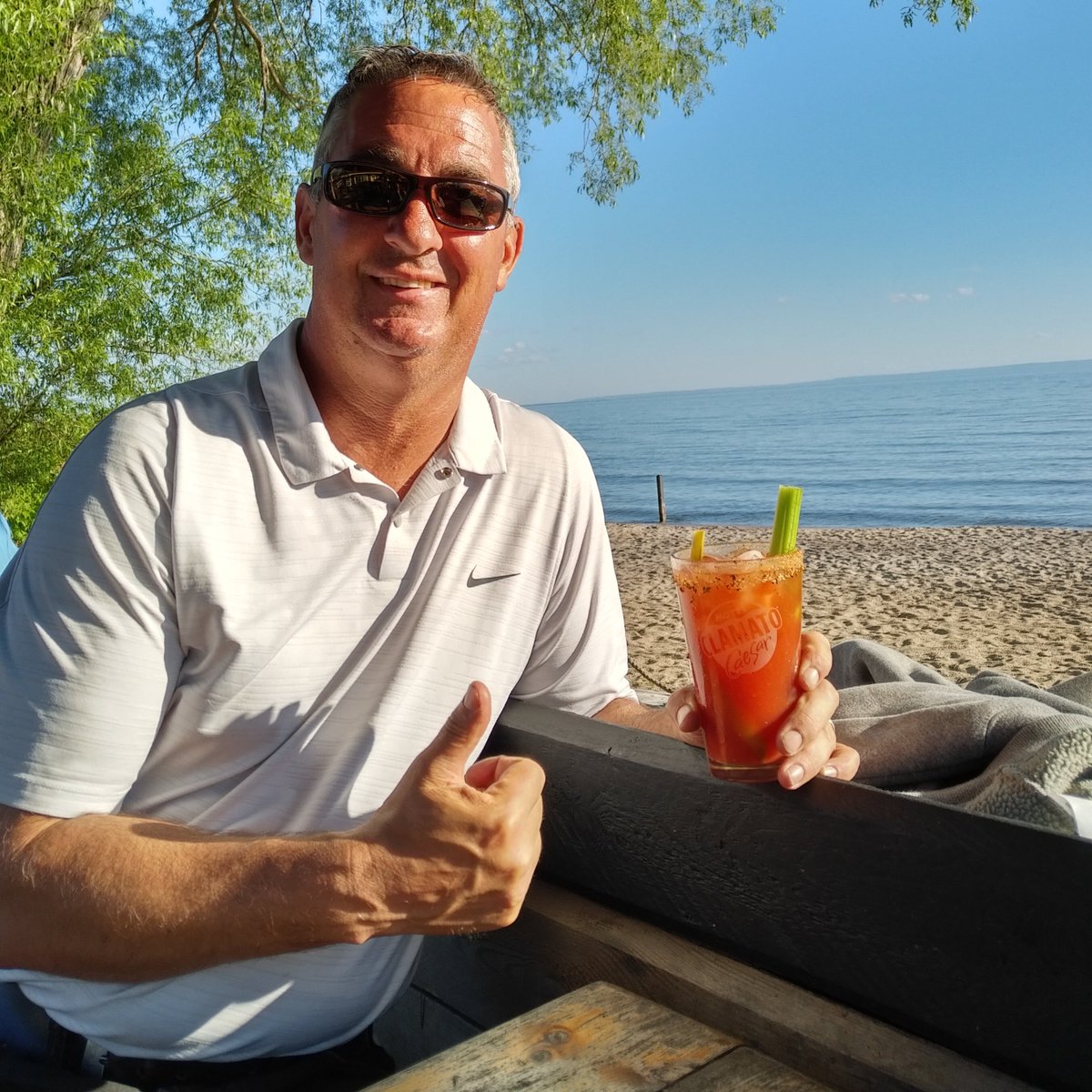 waynemiddaugh's tweet photo. #caesartuesday with #twitterlessEm at #TheSurf #BalmBeach #thisworksforme https://t.co/fikyKHMiF4