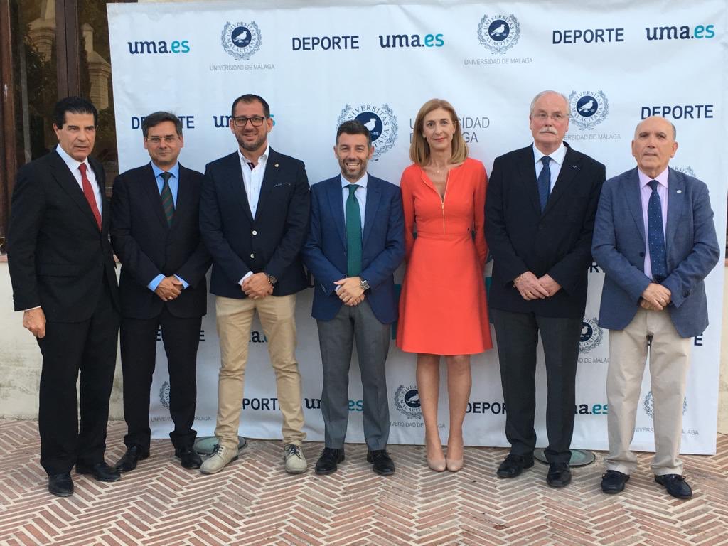 juanrosasgallar's tweet photo. Finalizamos la jornada de hoy agradeciendo a la @InfoUMA y a @EUSAGolf su apuesta por el #deporte y por #Antequera . Gracias siempre también a @AntequeraGolf por su colaboración y predisposición https://t.co/wnVwFfPbug