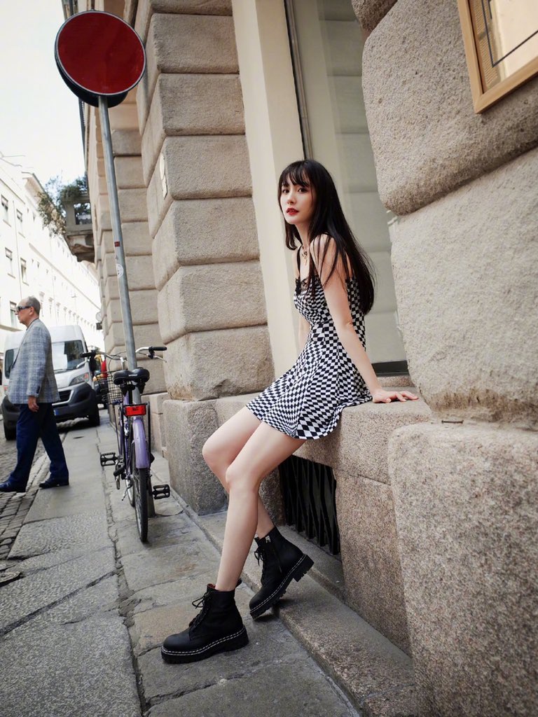 MikaStudio16's tweet photo. Street of #Milan https://t.co/QpCKrG9f87