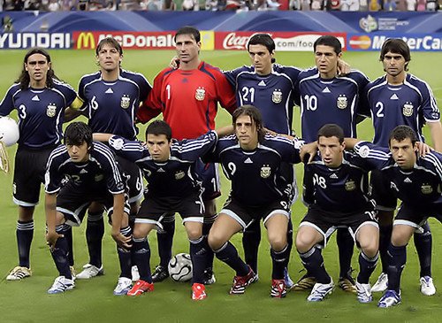 GermanHebert's tweet photo. #LaMejorSelecciónNTP y con 25 años, la mejor seleccion que vi, aunque no salio campeon, pero su juego era espectacular, y daba miedo a cualquiera.
Teniamos buena defensa, buen juego con Riquelme, y la delantera, en la que tenia, lo liquidaba! https://t.co/JeMIrV8bon