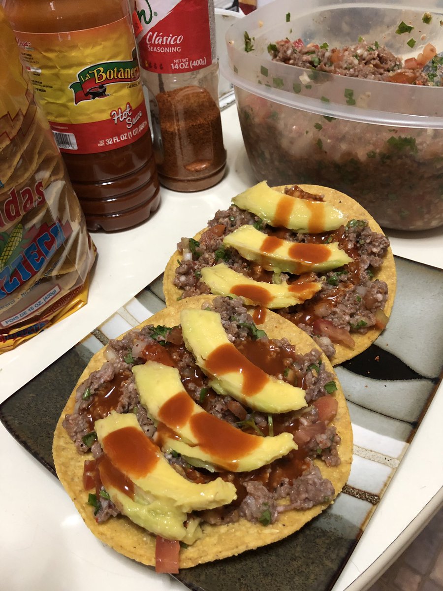 dakotawolf33's tweet photo. Tostadas de ceviche de res frío con aguacate dominicano ☺️ #Ceviche #cevichito #aguacate #dominicano #chile #salsa #tajin #botanera #tostadas #Mexican #Mexico 🇲🇽 #NY https://t.co/AmTidhEHnZ