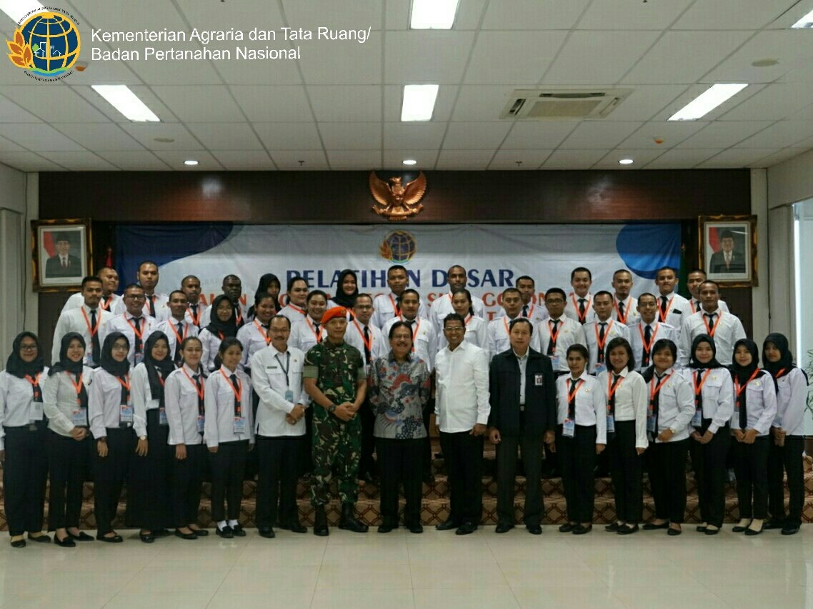 atr_bpn's tweet photo. Pelatihan Dasar Calon PNS Golongan III dilakukan untuk membentuk PNS profesional yang berkarakter, oleh sikap perilaku bela negara, nilai- nilai dasar PNS yang biasa disingkat dengan ANEKA sehingga mampu melaksanakan tugas dan perannya

https://t.co/GGZzetK0E6 https://t.co/TMNQdg168B
