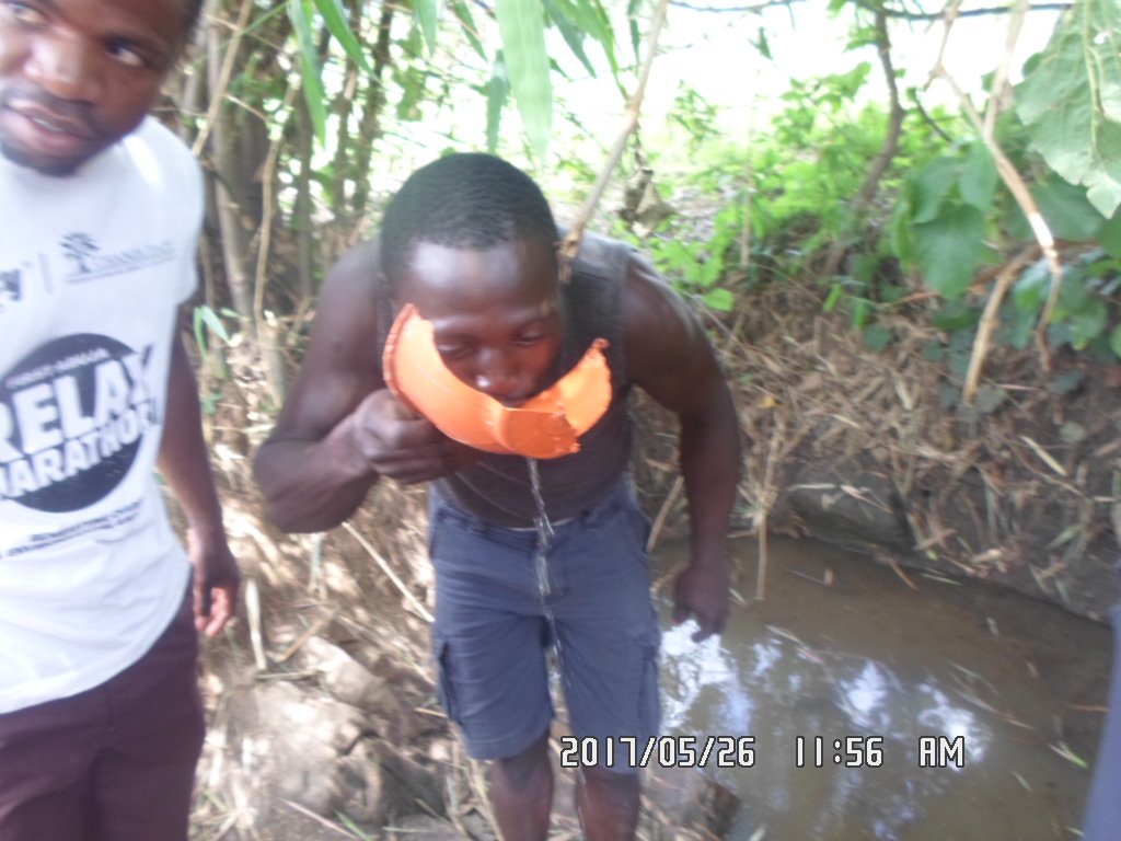 BRWorg's tweet photo. @WaterAidNigeria @vremudia @RUNDAK23 @chichiaokoye @OmPrasadGautam @seyif @OnomeOraka @ACF_Nigeria @SFHNigeria @UNICEF_Nigeria This is in direct relation to #TheStoryOfKuchidna where over 3000 inhabitants relied on this dug hole for water. Myriads of epidemic &amp; waterborne diseases sprang up. However with our intervention &amp; keeping to the #SDG6 by 2030, a clean source of water was provided! #TrackingNeeds https://t.co/uwvwqNITnd