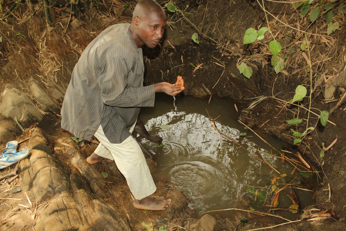 BRWorg's tweet photo. @WaterAidNigeria @vremudia @RUNDAK23 @chichiaokoye @OmPrasadGautam @seyif @OnomeOraka @ACF_Nigeria @SFHNigeria @UNICEF_Nigeria This is in direct relation to #TheStoryOfKuchidna where over 3000 inhabitants relied on this dug hole for water. Myriads of epidemic &amp; waterborne diseases sprang up. However with our intervention &amp; keeping to the #SDG6 by 2030, a clean source of water was provided! #TrackingNeeds https://t.co/uwvwqNITnd
