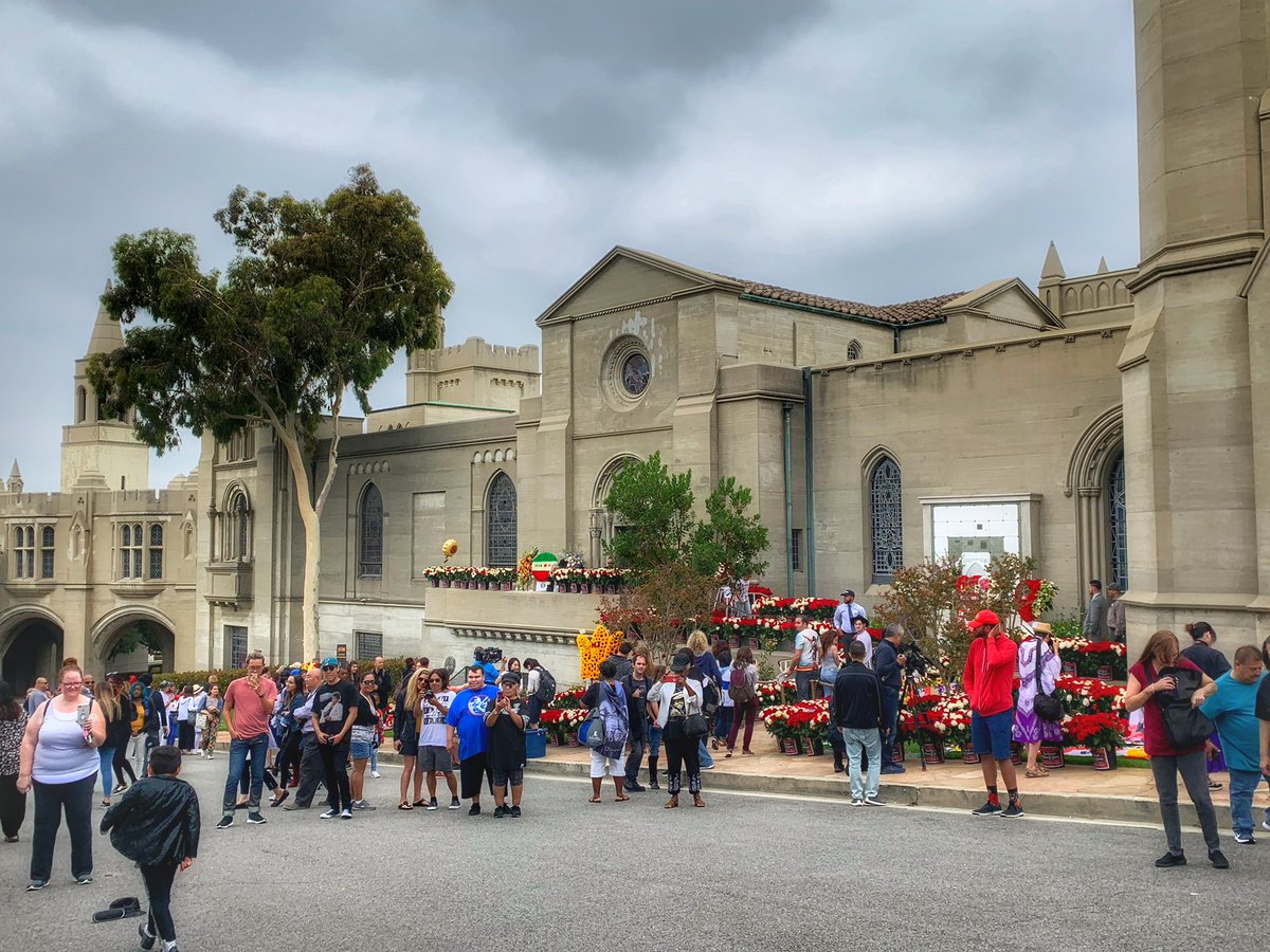 WillaB1's tweet photo. Forest Lawn today 6/25/19 ❤️ #10YearsWithoutMIchaelJackson  #MJFam #MichaelJackson https://t.co/G9DUXPknm1