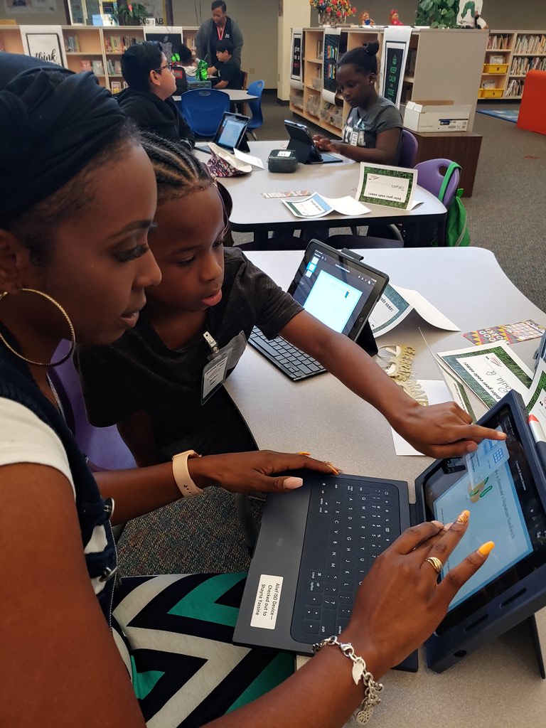 Msbjonesclass's tweet image. 😎😍😎
@lmartin_12 @AliefTech
#EveryoneCanCreate 
#AliefCodingCamp