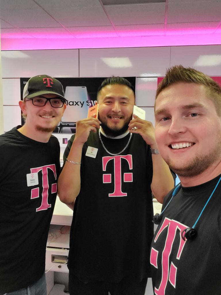 Closing out KSO's in Wilsonville!! #TMobileTuesdays #everycustomercounts <a href="/nazarma/">Nazar A.</a> <a href="/bruin_bryan/">Bryan Bruin</a> @CheyennEDub_RSM