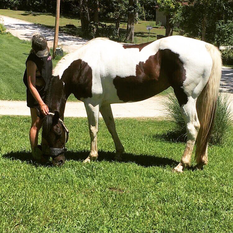breeford10's tweet photo. Love my whiskey girl https://t.co/6luBmSEEYy