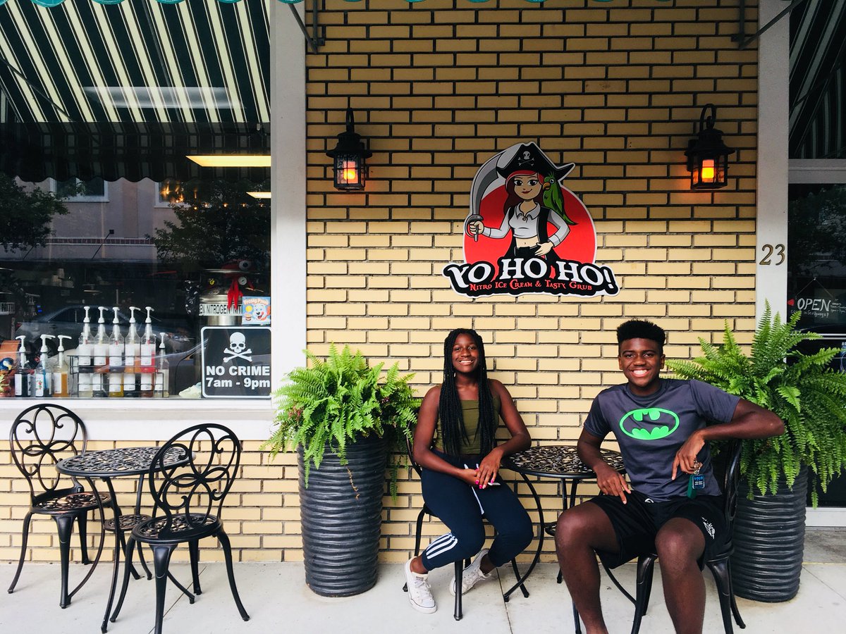 tmacksparkle's tweet image. #thumbsWayUp👍🏾
#YohohoNitroIceCream🌫
#LiquidFun👅