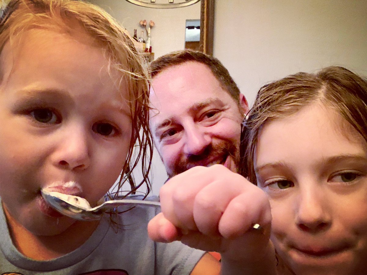 Broder512's tweet photo. Photo-bombing my kids eating ice cream, while on a conference call with our #union members. #UnionDad #TuesdayNight https://t.co/8h6xsMSV67