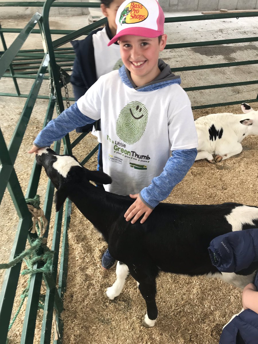 Nance2014Lester's tweet photo. Had some @littlegrnthumbs from @RoncalliSchool visit today! ๐ฎ #agvocate #educate #dairyfarm #farmersintraining #milkdoesthebodygood https://t.co/P9iSM8e9RE