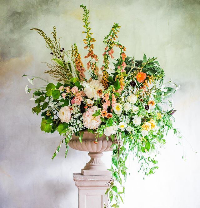 Best of British ! Created on our BYO day for British flowers week a fabulous day with the most amazing flowers some of which are still going strong ! #urnsofinstagram #britishflowers #flowersfromthefarm #slowflowers #locallygrownflowers #nofloralfoam #fl… ift.tt/2LgeQSh
