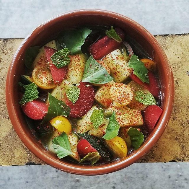 Aguachile coming in hot and spicy! Melons, tomatoes, stone fruit, lemon verbena, peanuts, guajillo and fresh basil leaves. 🍃 🍅 🍈 🥜 🍋 ift.tt/2Fw7WEU