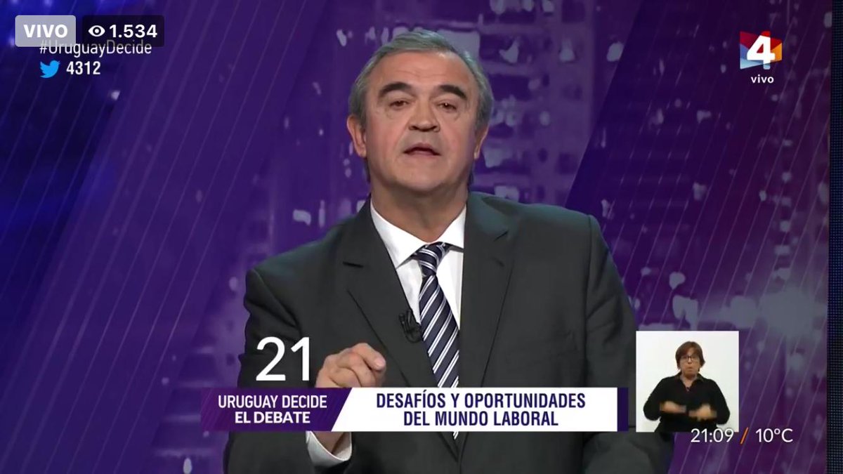 alianzauy's tweet photo. "La reforma establece una segunda guardia. Tenemos que llevar un ejercicio presidencial con mano firme. La delincuencia manda en las cárceles y en las calles. Hay prejuicios ideológicos a la hora de cuidar a la gente" @jorgewlarranaga #LarrañagaDebate #LarrañagaVa #UruguayDecide https://t.co/A2eNovbKjI