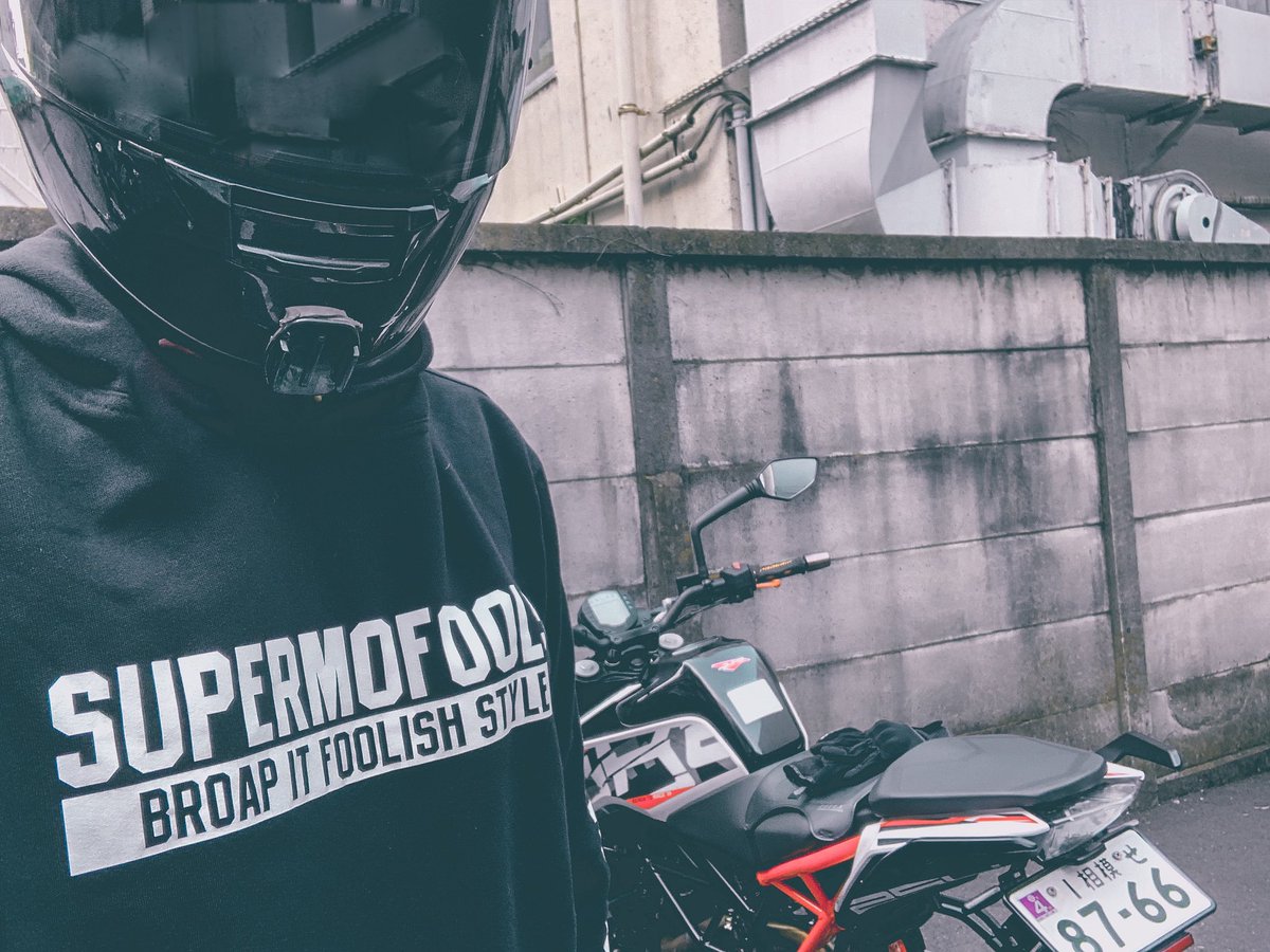 sM6KAb2C7VerjFk's tweet photo. スーパーモフールズのパーカー届いた!
#supermofools #nonalcoholrider https://t.co/svAX6Xws4L