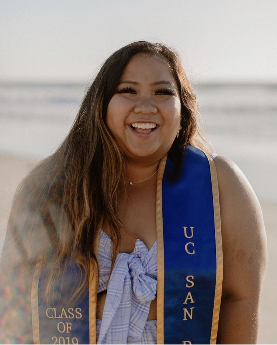 UCSDalumni's tweet photo. Waving goodbye to undergrad π π @kvithleen pc: @sincerelysini
#UCSDAlumni #UCSD2019 #TritonGrad #UCSD #Classof2019 https://t.co/jAsIUFDX4n