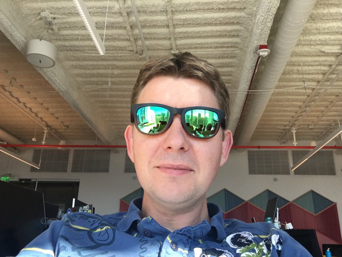 J_'s tweet image. Is #frontback still a thing ? #TheOffice