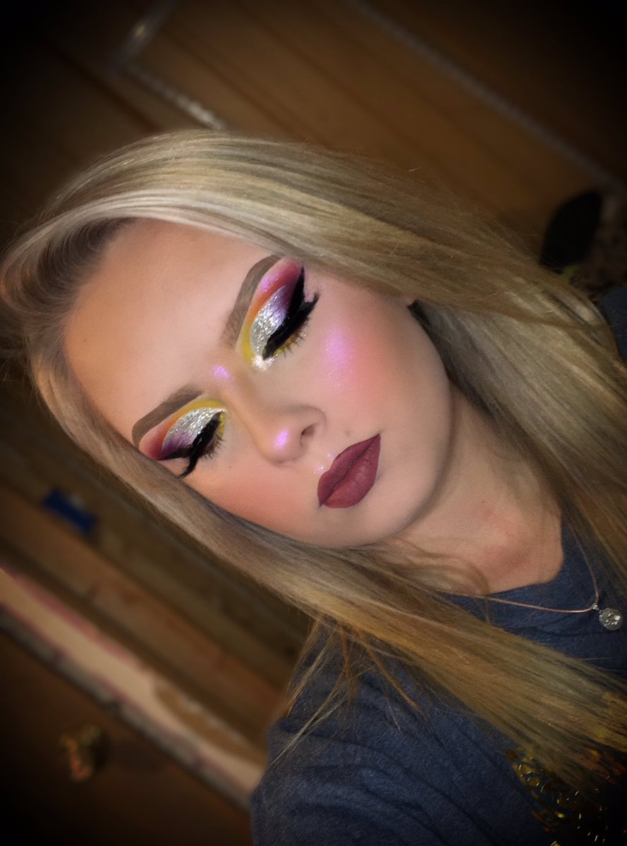 AmandaAsher12's tweet photo. #makeup #beauty #makeupartist #mua #fashion #makeuptutorial #love #like #photography #hair #model #skincare #maquiagem #beautiful #makeupaddict #follow #lashes #makeuplover #style #cosmetics #lipstick #wedding #instagood #instamakeup #hudabeauty #maquillaje #instagram #eyeshadow https://t.co/inQOAnMbxI
