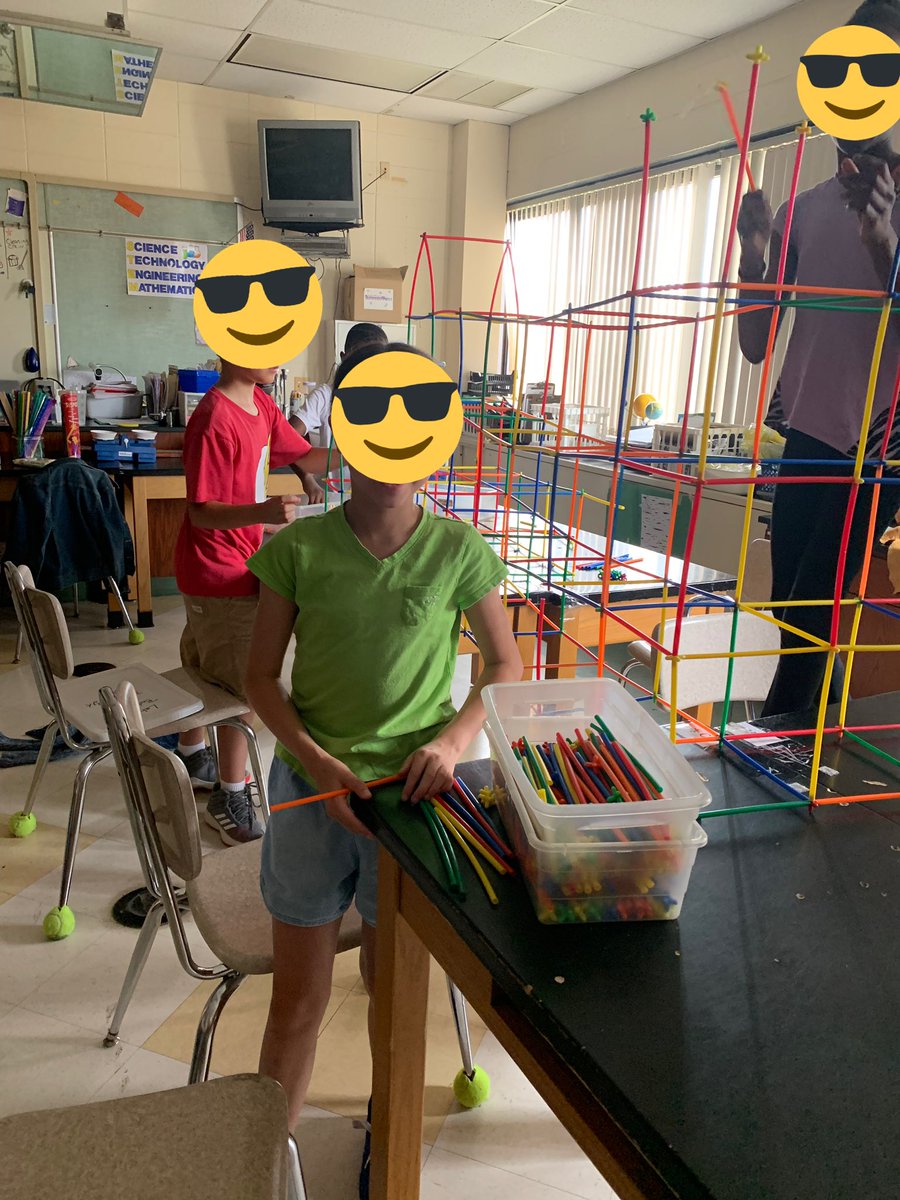DWalczyk_FTPS's tweet image. Ms. Nastus’s class was very busy building their own city today!