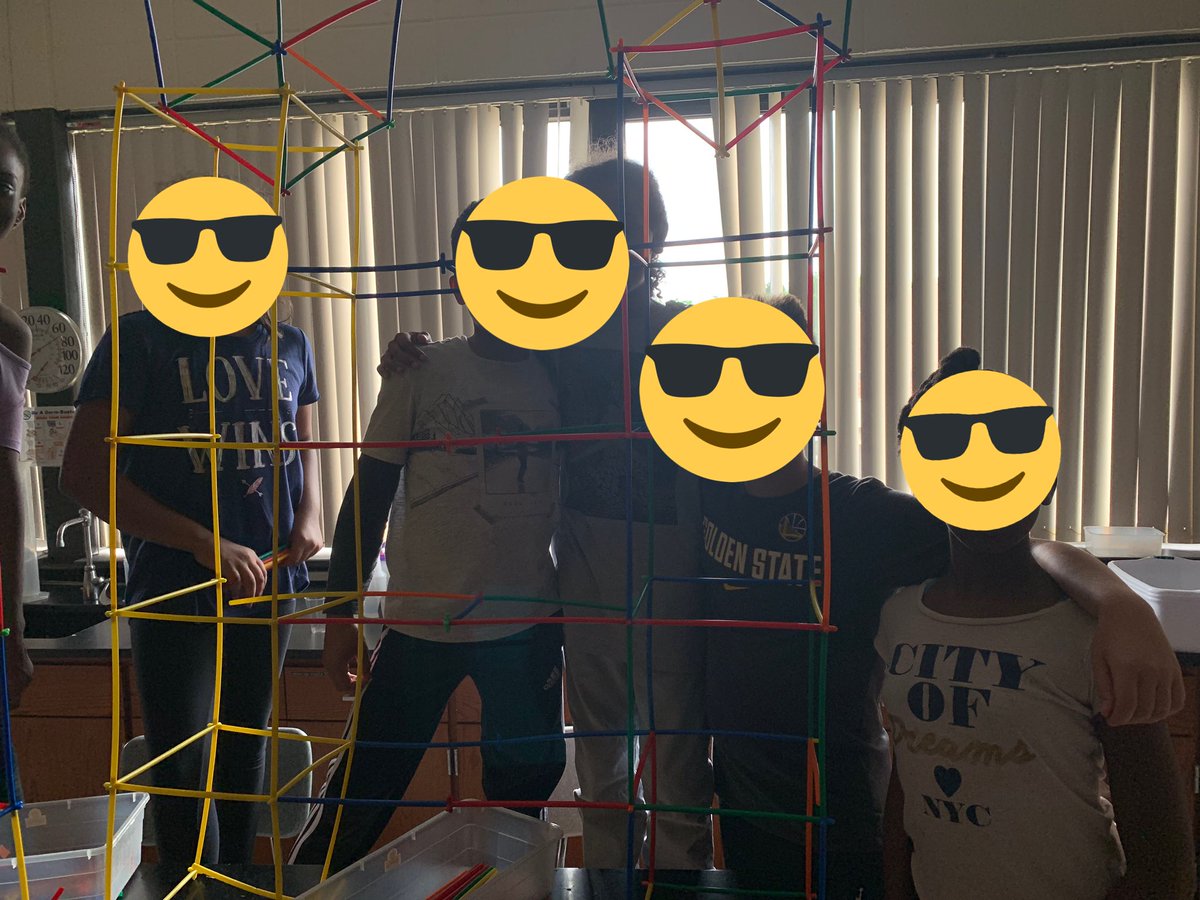 DWalczyk_FTPS's tweet image. Ms. Nastus’s class was very busy building their own city today!